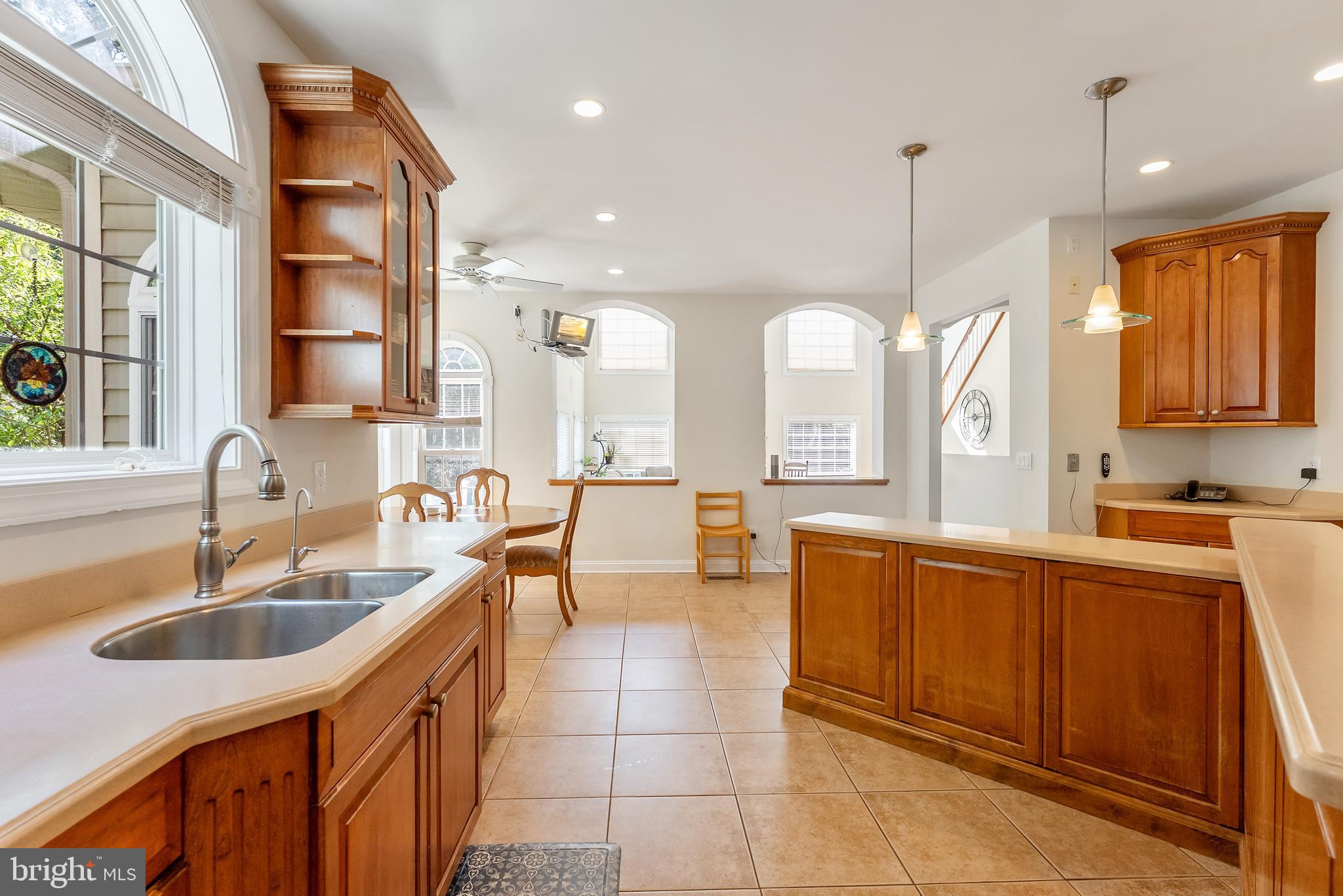 2076 HENDRICKS AVENUE