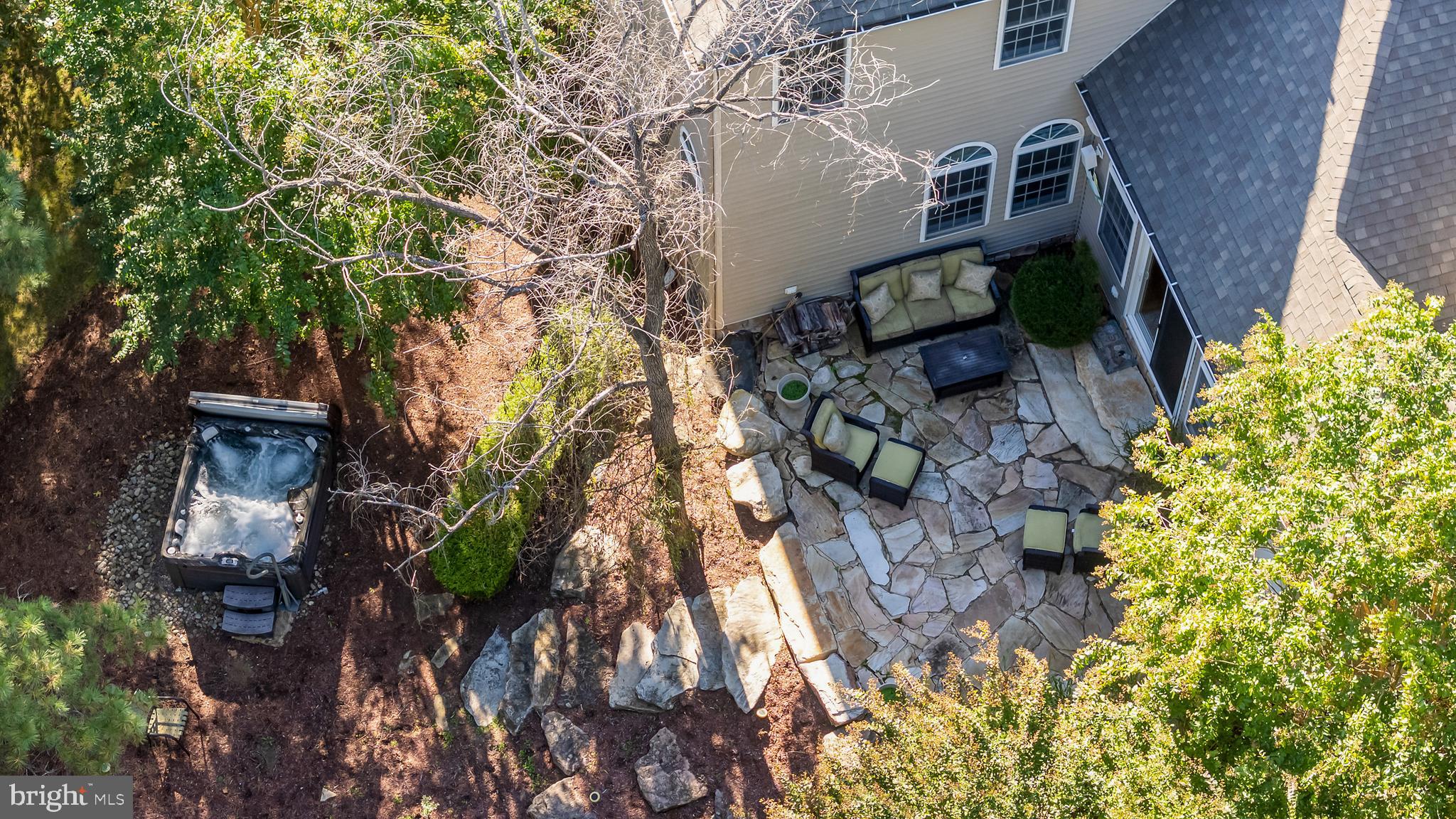 2076 HENDRICKS AVENUE