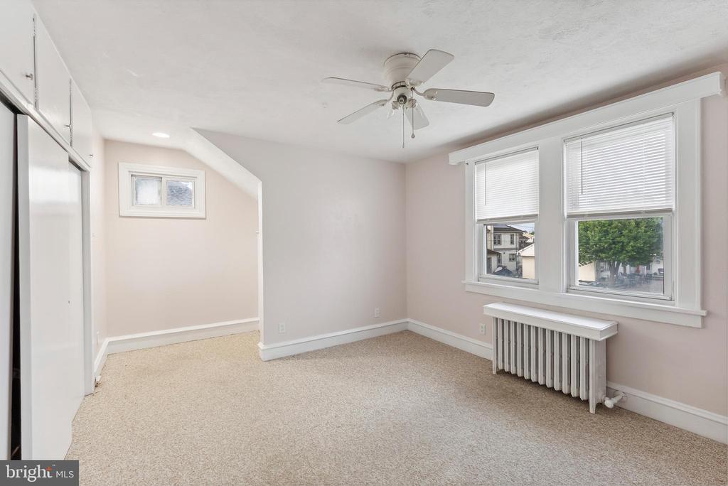 221 W 25th Ave