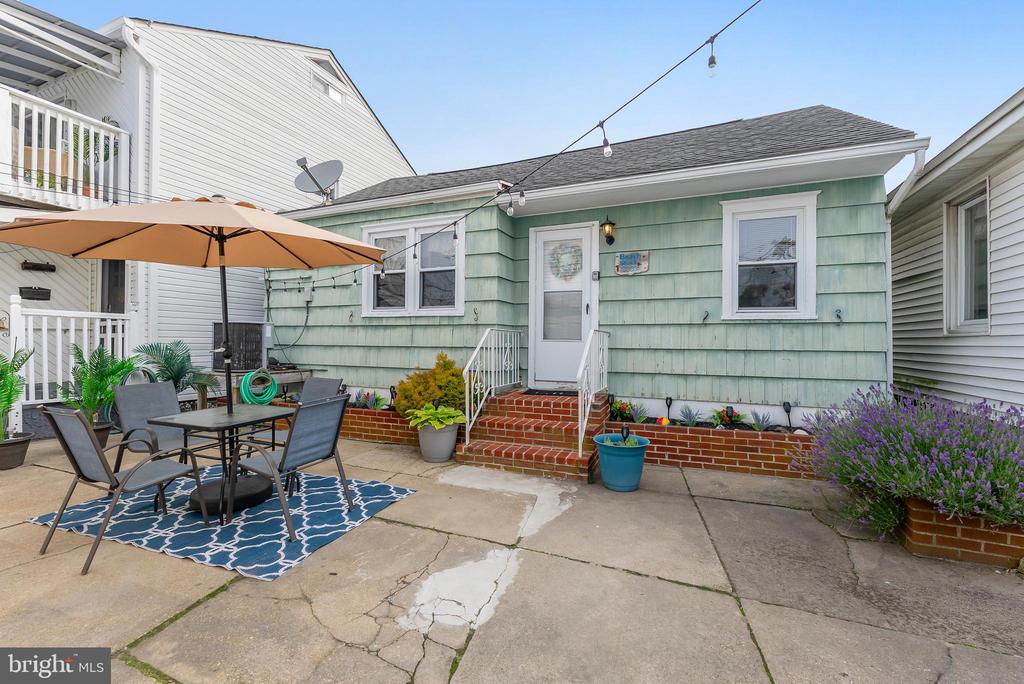 221 W 25th Ave