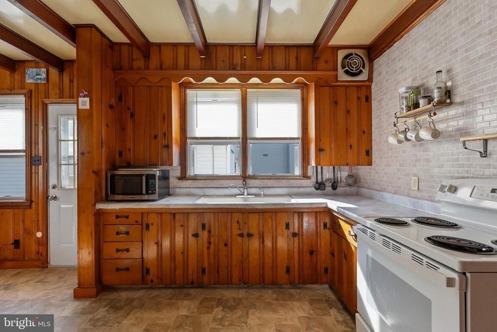 221 W 25th Ave