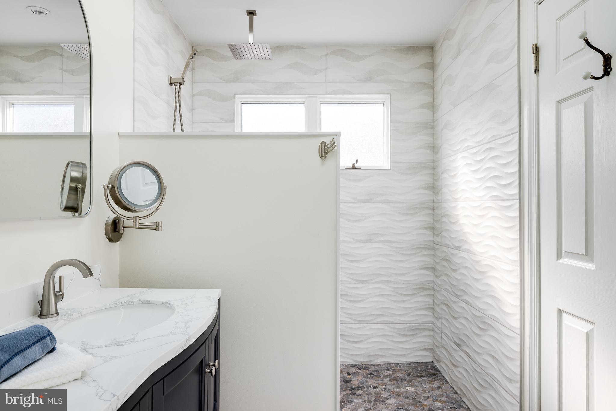 4923 CENTRAL AVENUE 2