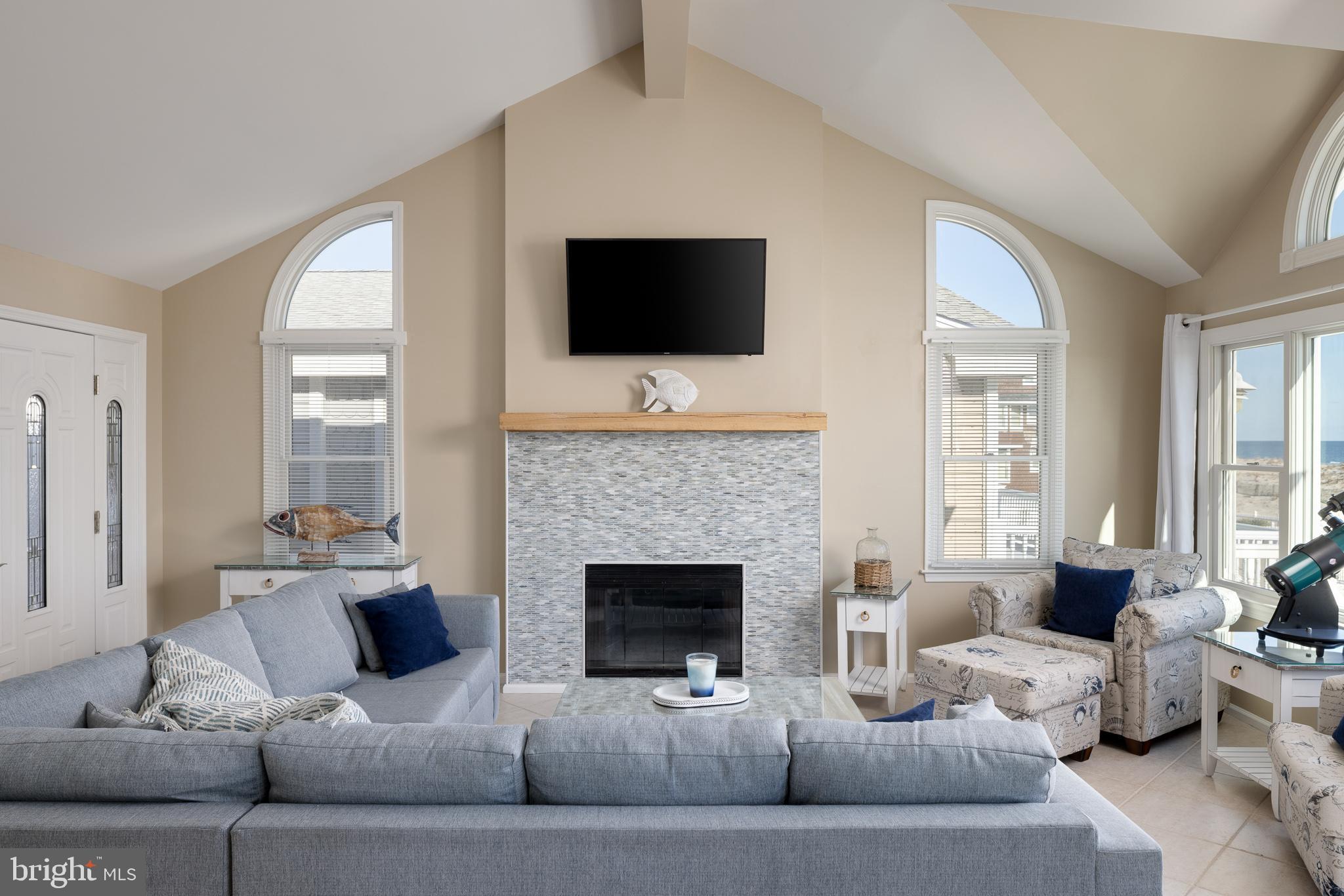 4923 CENTRAL AVENUE 2