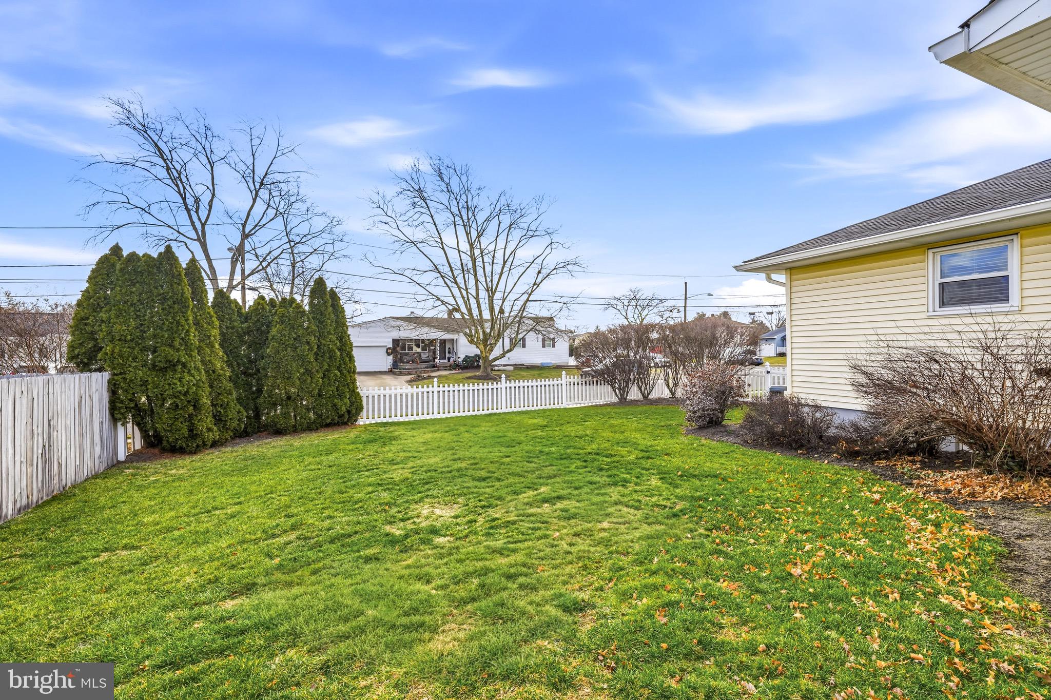 1038 ESTATES BOULEVARD