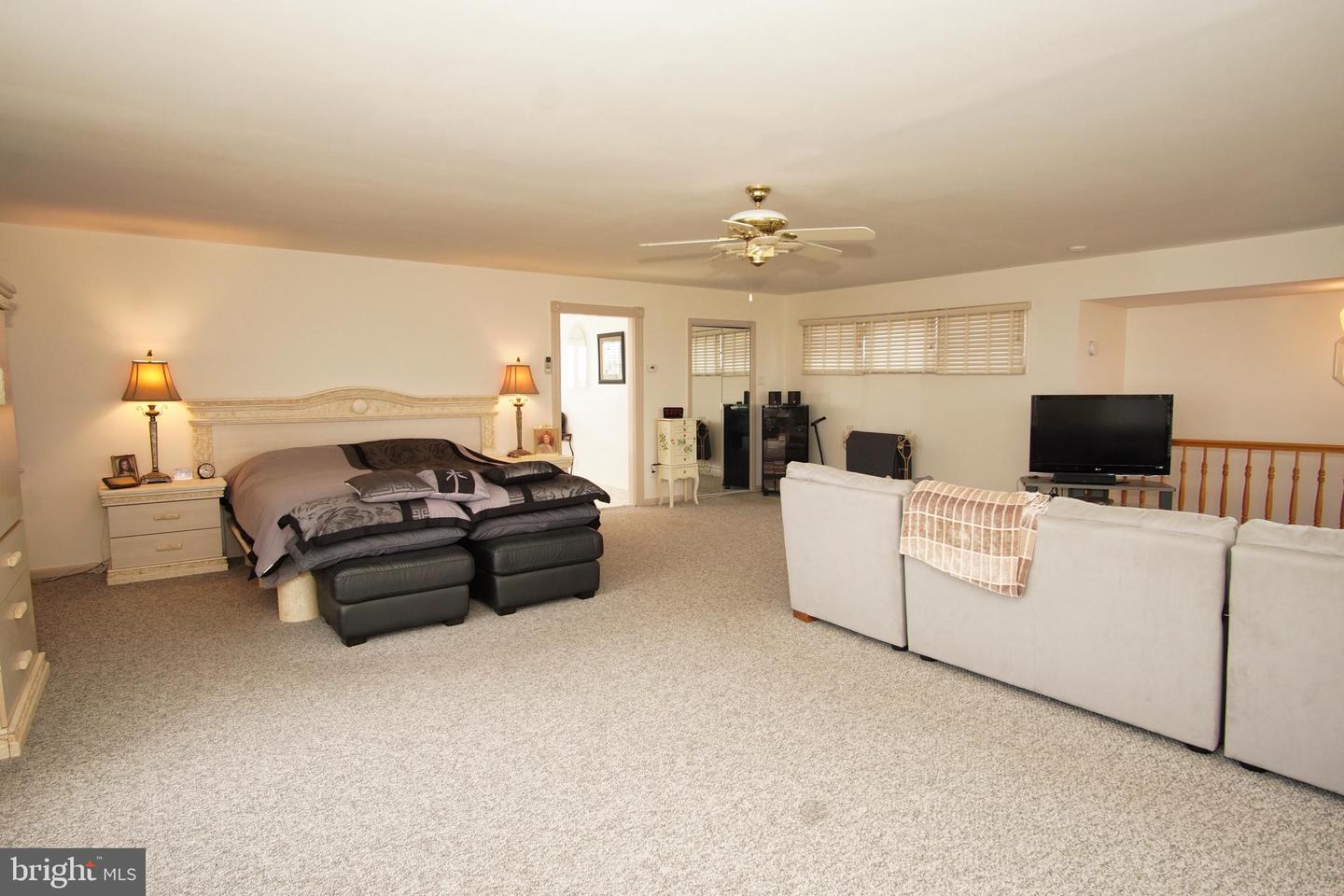 107 E Shrewsbury Dr