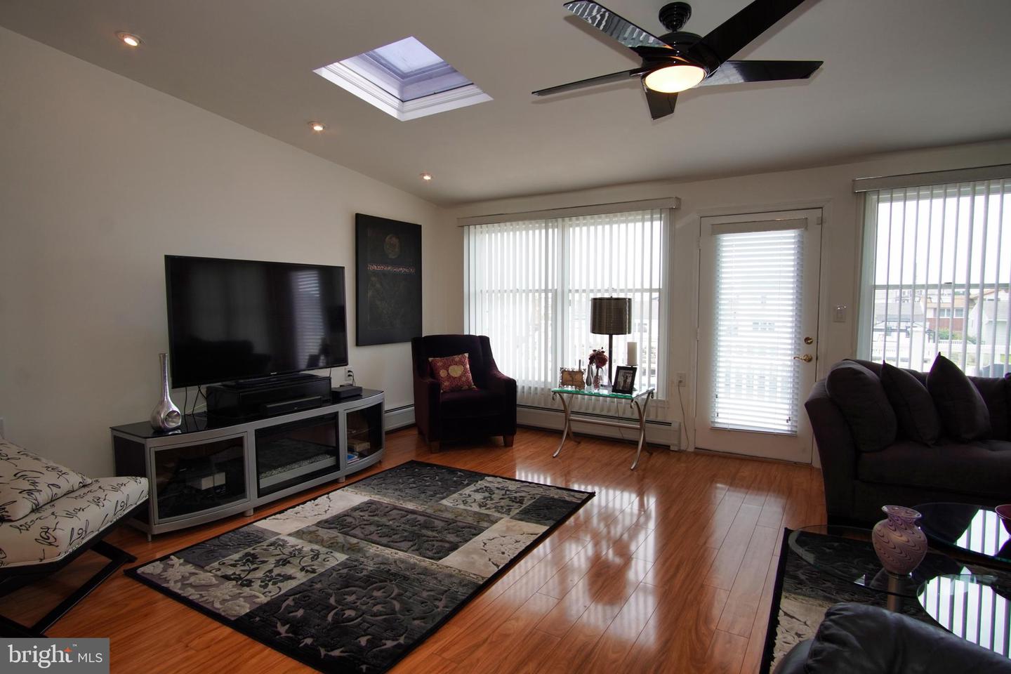 107 E Shrewsbury Dr