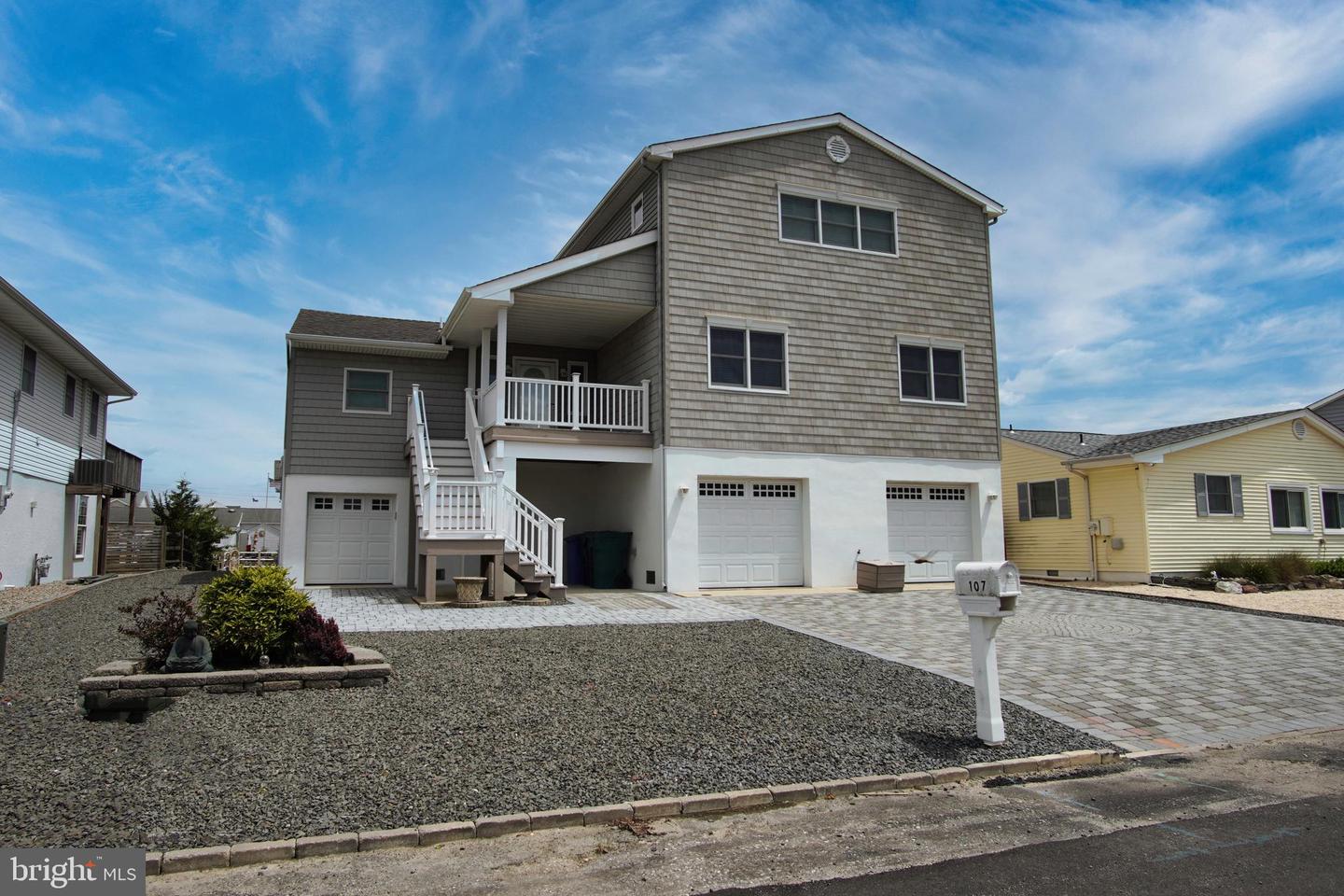 107 E Shrewsbury Dr