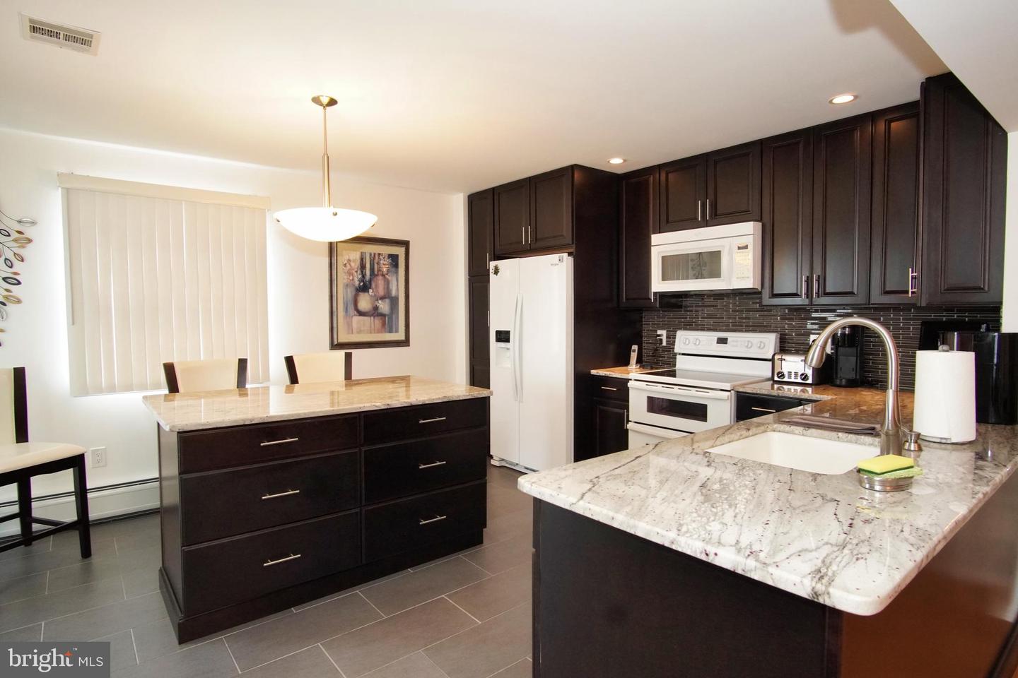 107 E Shrewsbury Dr