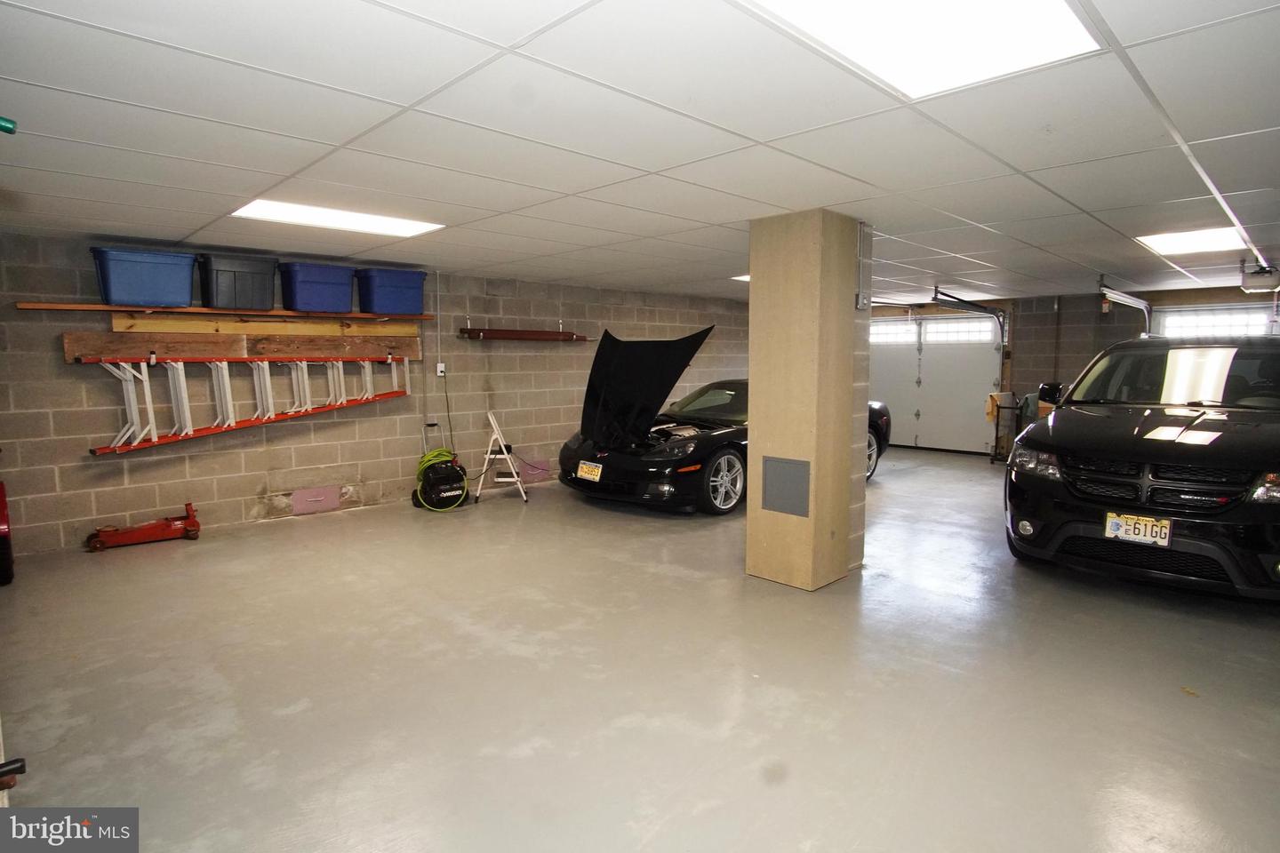 107 E Shrewsbury Dr