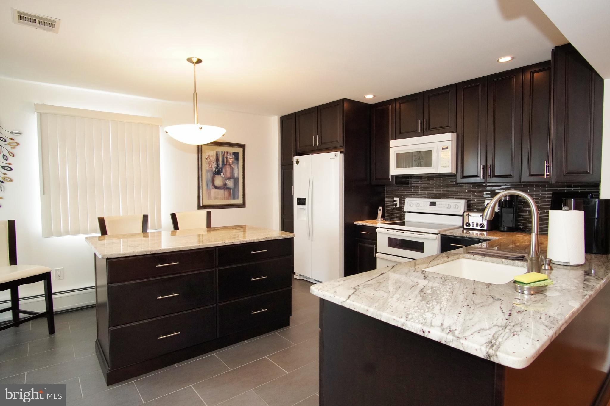 107 E Shrewsbury Dr