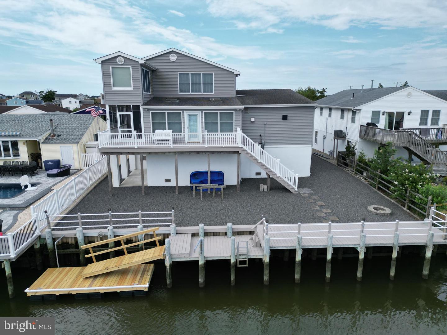 107 E Shrewsbury Dr