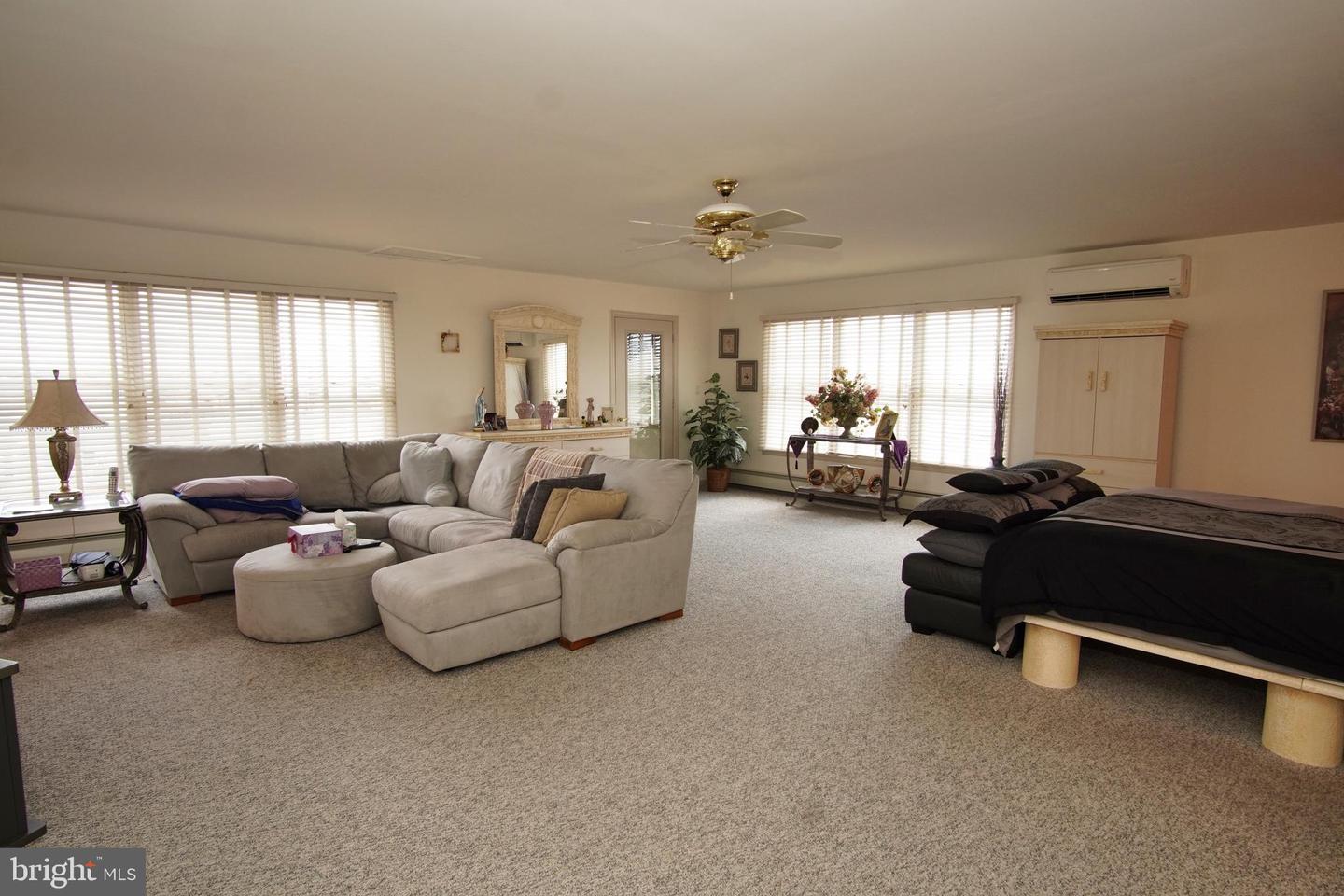 107 E Shrewsbury Dr