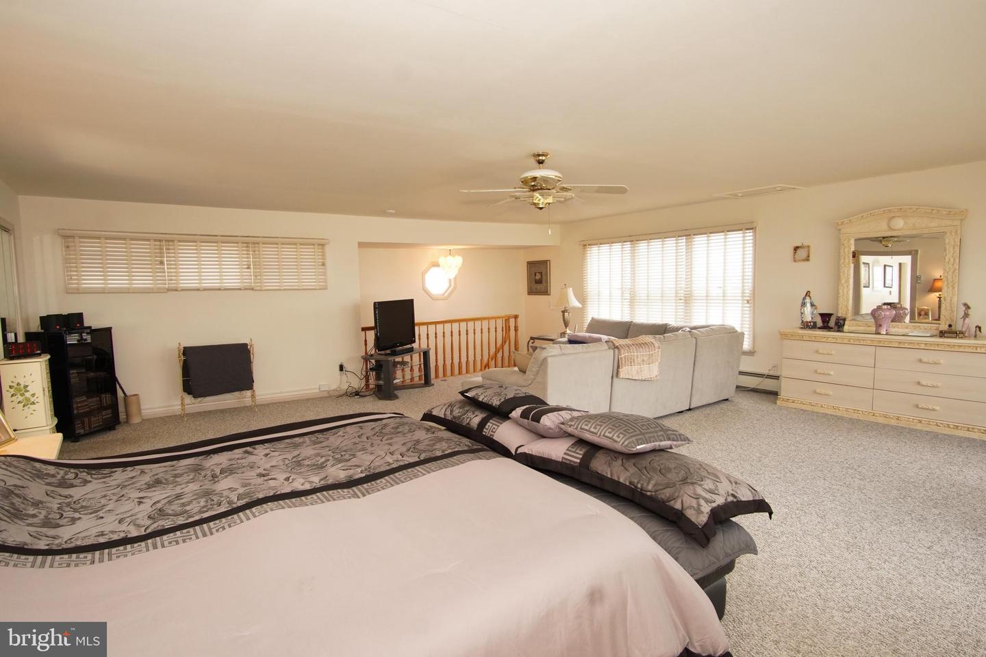 107 E Shrewsbury Dr