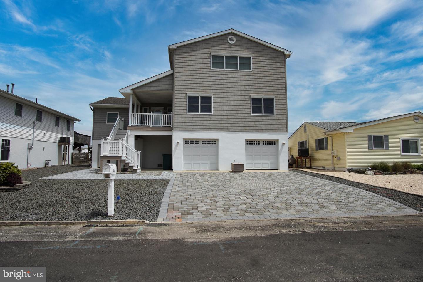 107 E Shrewsbury Dr