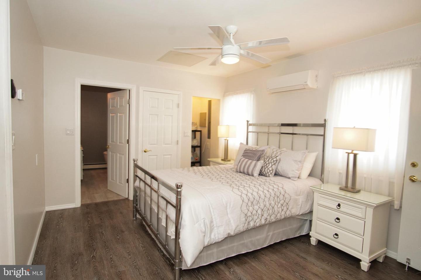 107 E Shrewsbury Dr