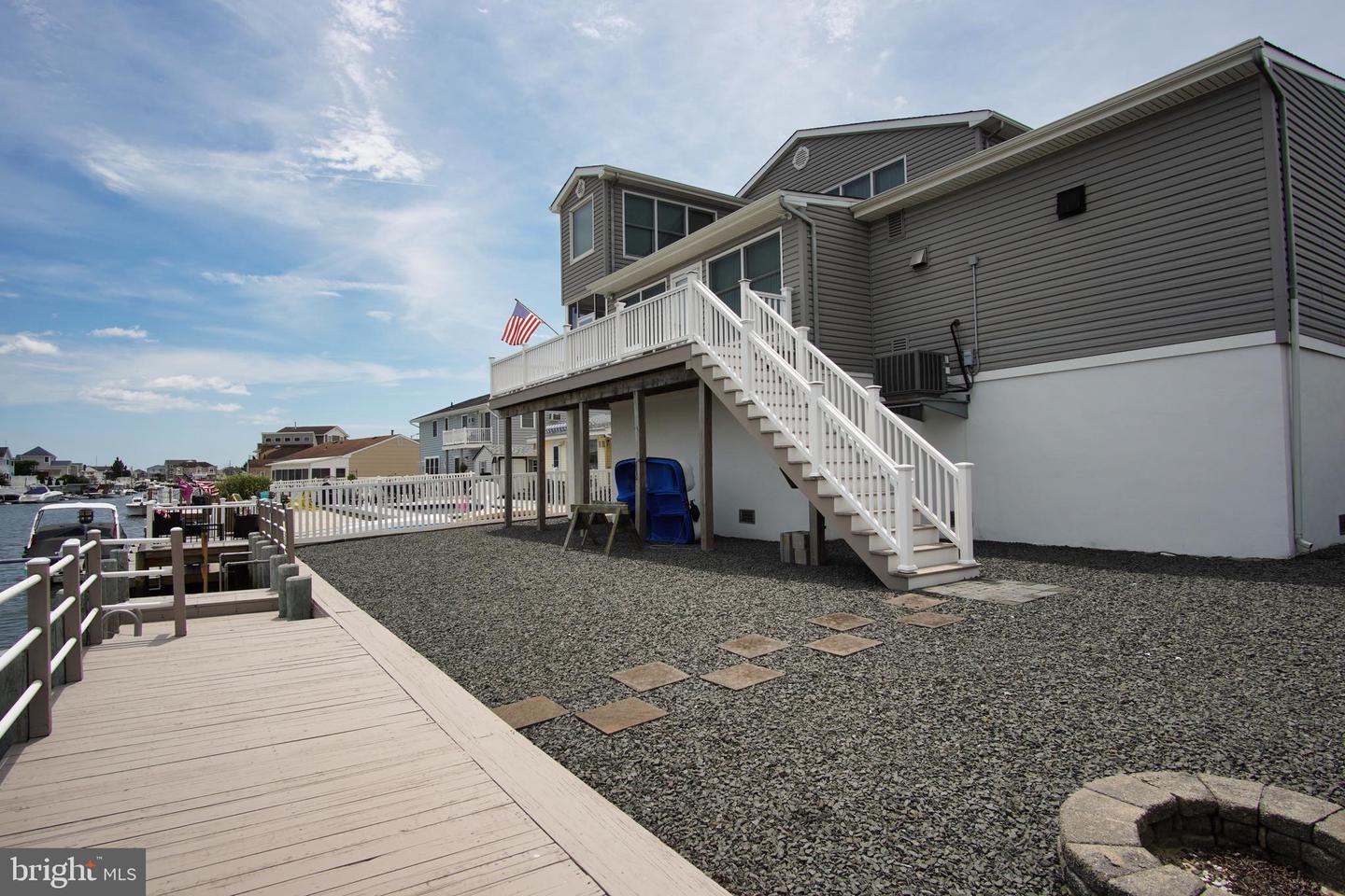 107 E Shrewsbury Dr