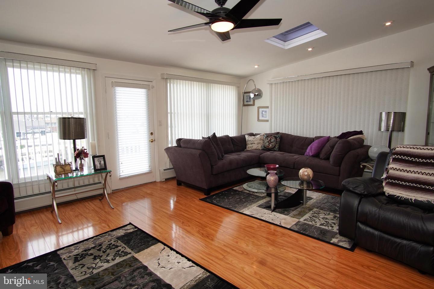 107 E Shrewsbury Dr