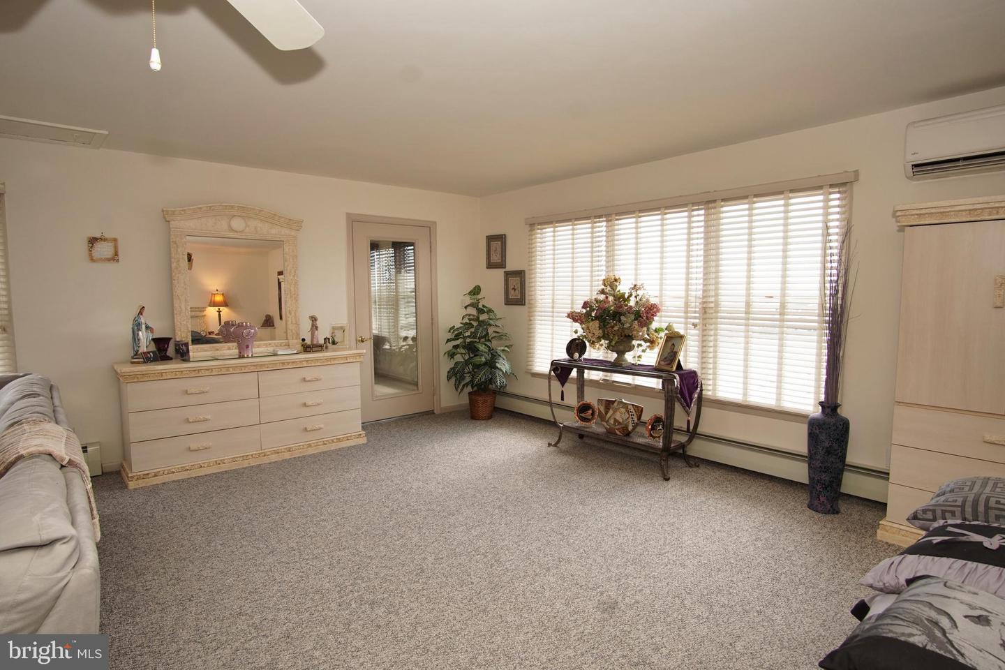 107 E Shrewsbury Dr