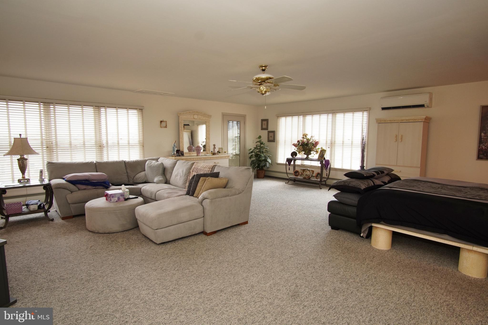 107 E Shrewsbury Dr
