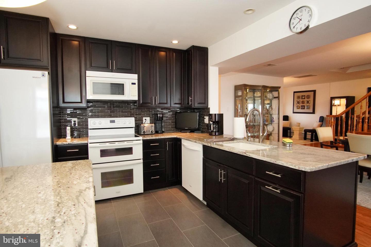 107 E Shrewsbury Dr