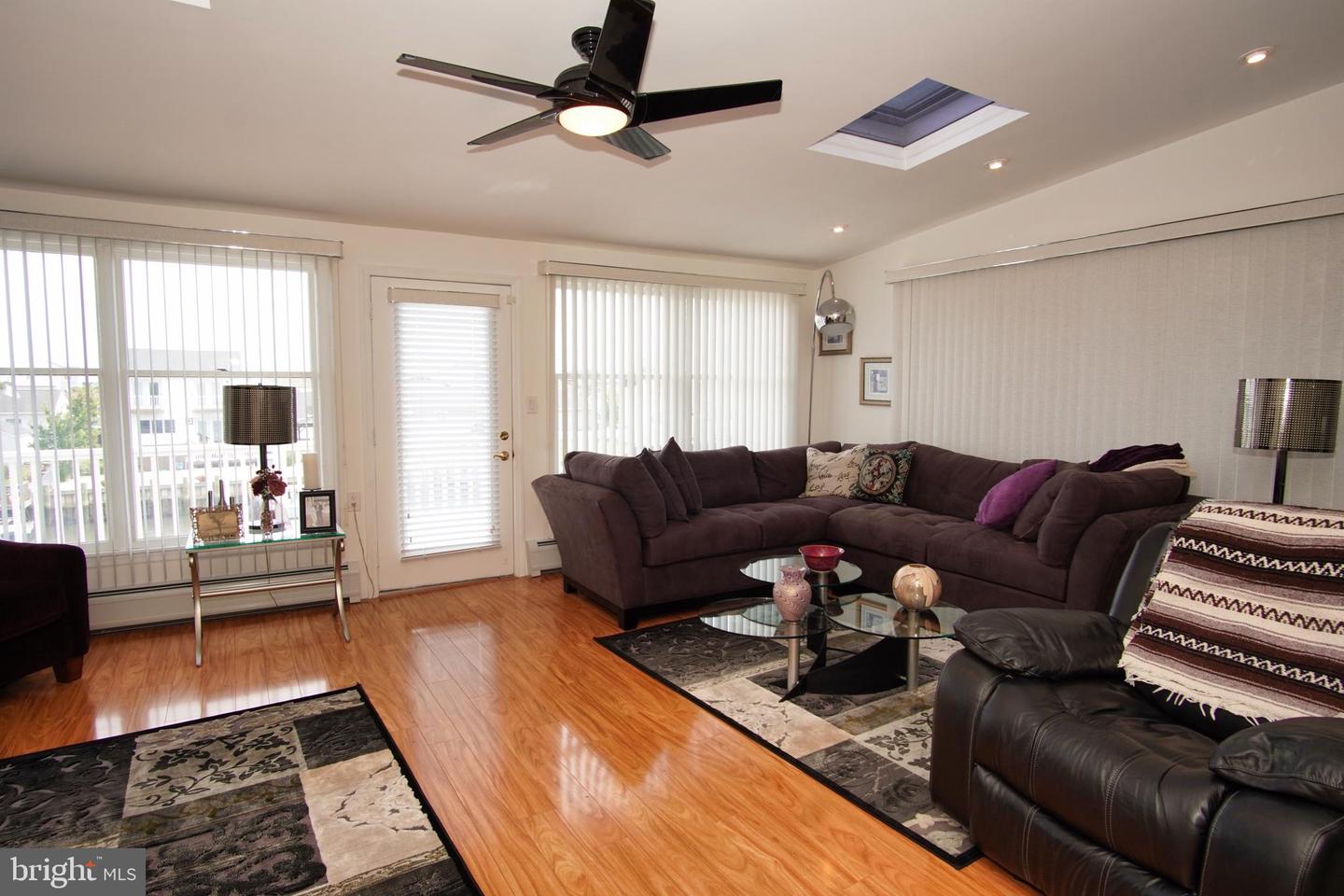 107 E Shrewsbury Dr