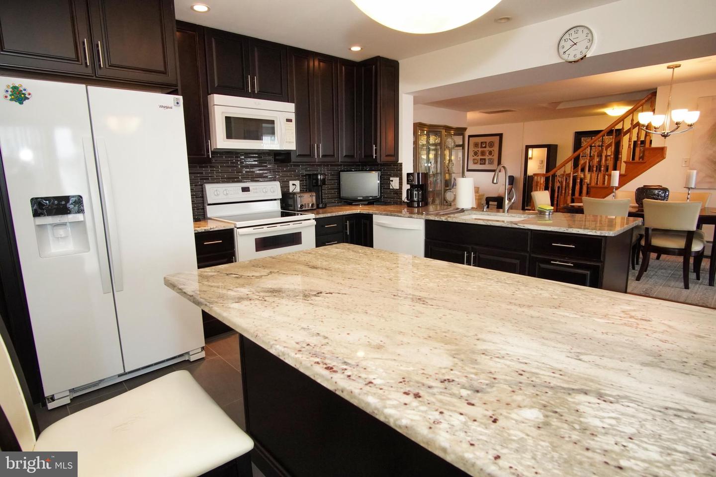 107 E Shrewsbury Dr