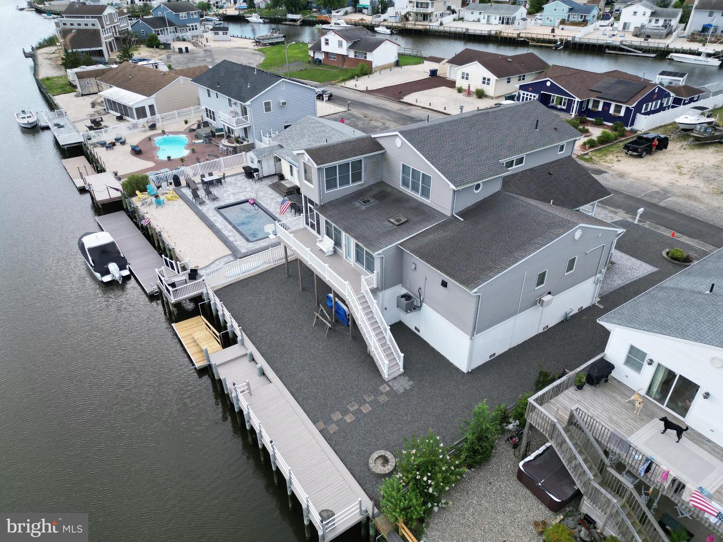 107 E Shrewsbury Dr