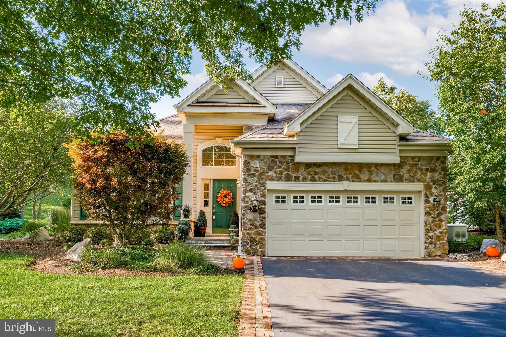 149 Silvertail Ln