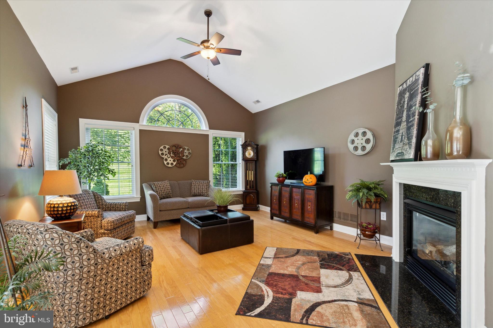 149 Silvertail Ln