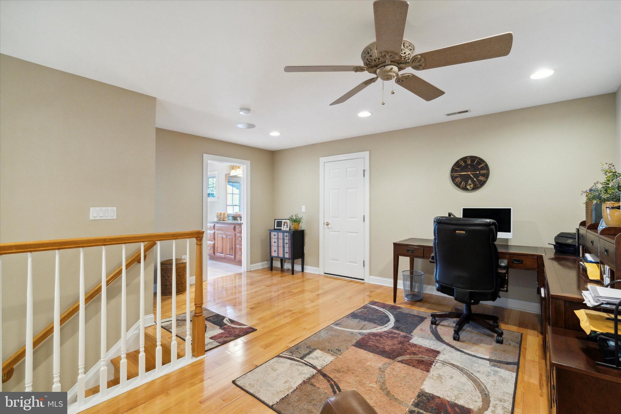 149 Silvertail Ln