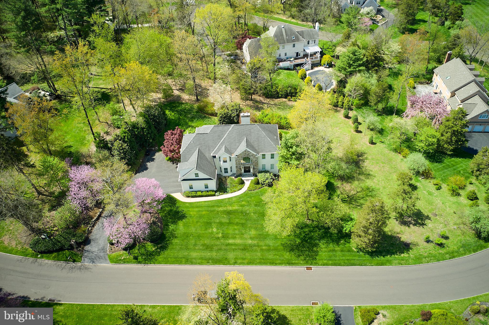 4 Kingswood Dr