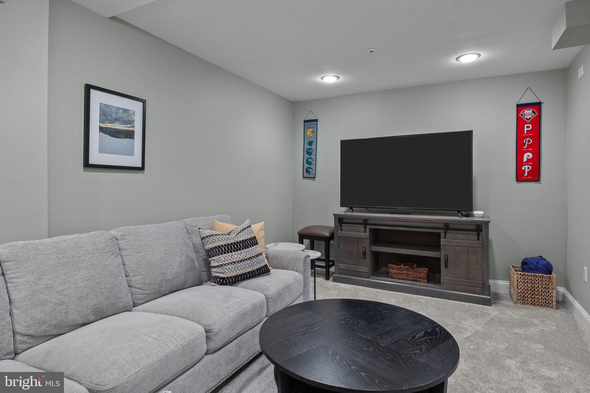 384 Ridge Ave