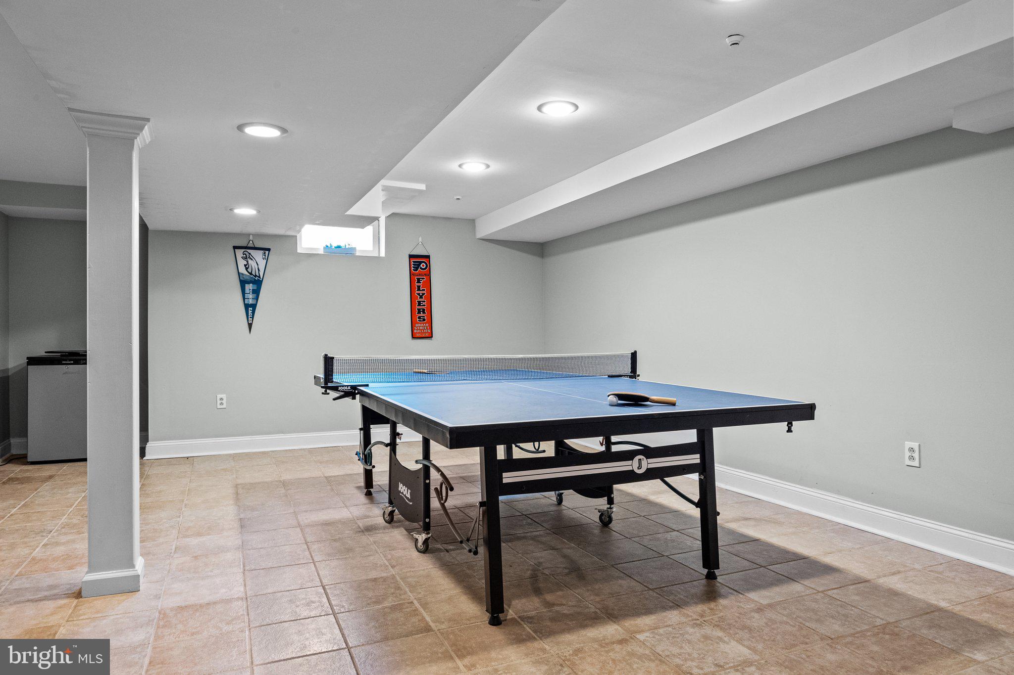384 Ridge Ave