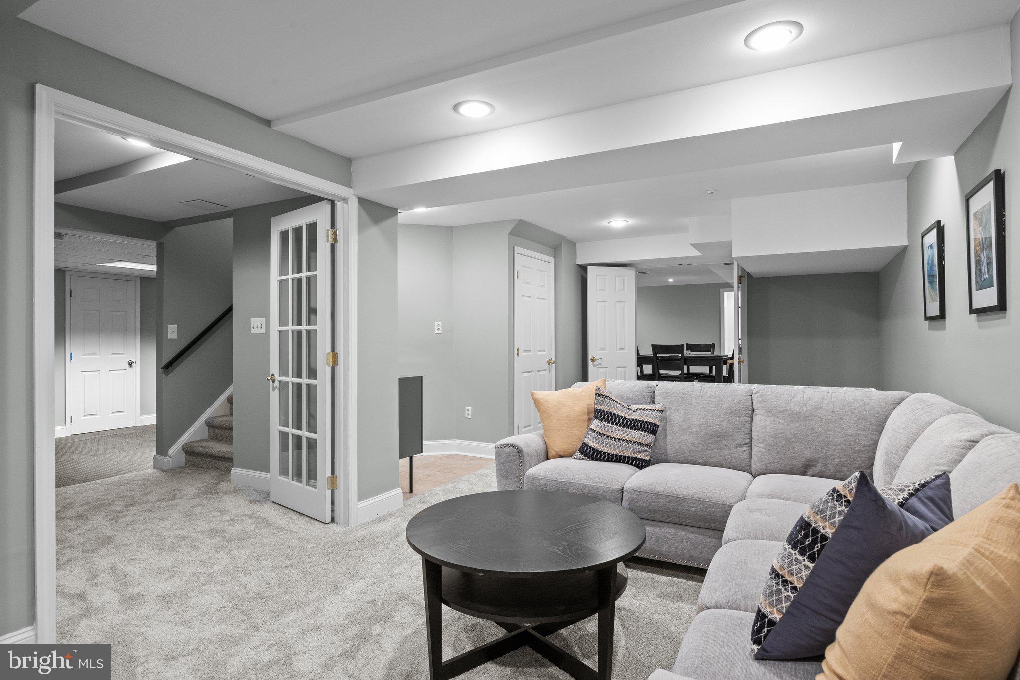 384 Ridge Ave