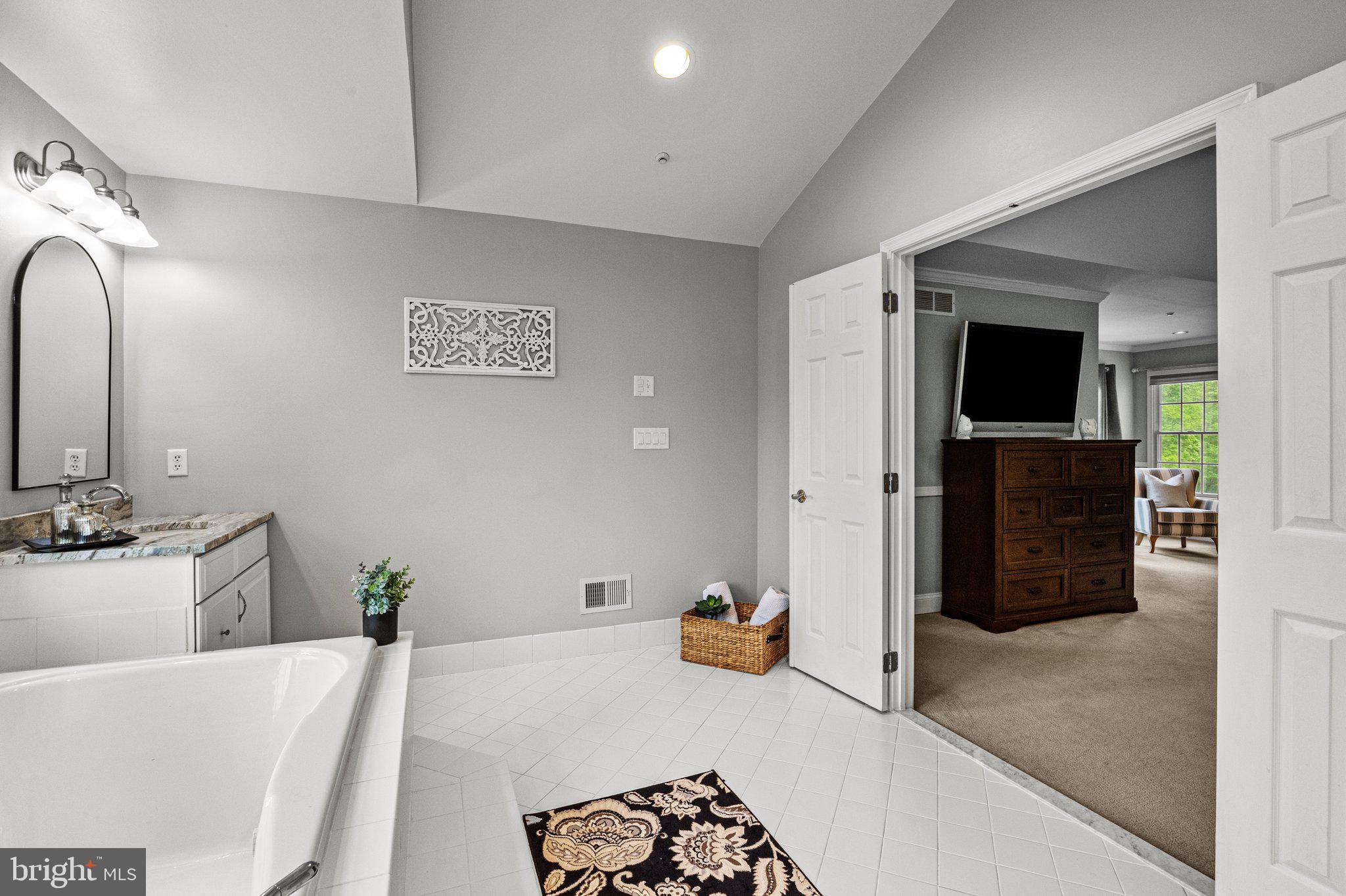 384 Ridge Ave
