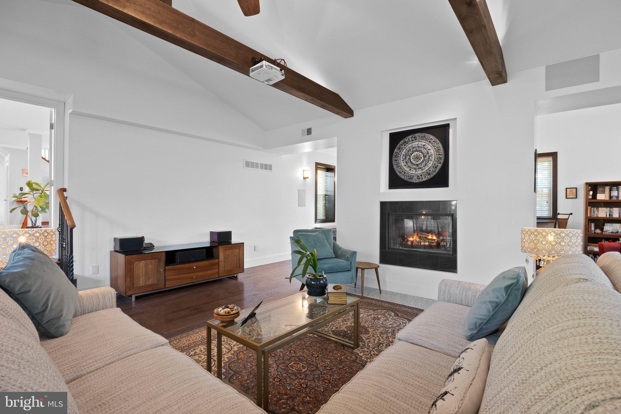 6176 Pidcock Creek Rd