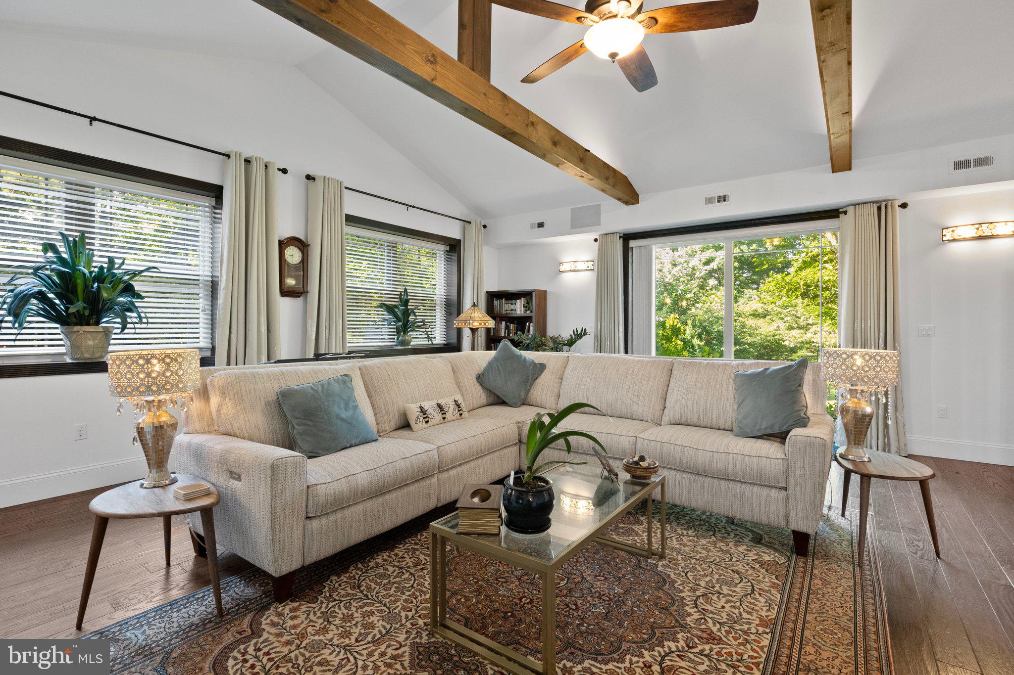 6176 Pidcock Creek Rd