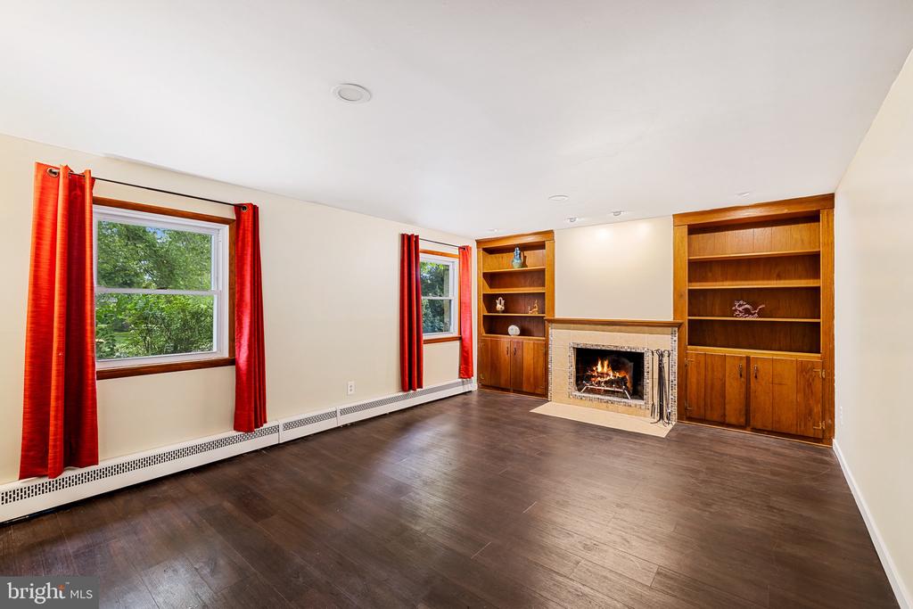 1 Serene Ln