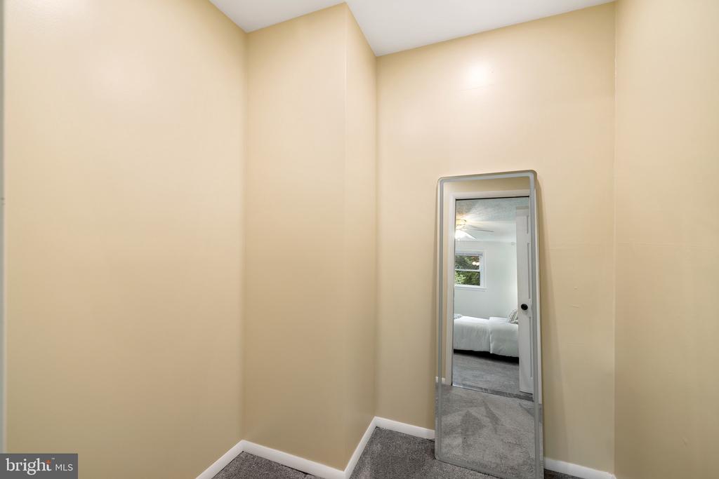 1 Serene Ln