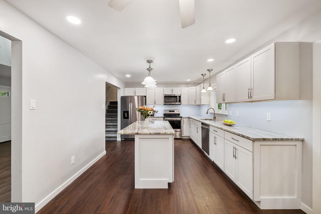 1 Serene Ln
