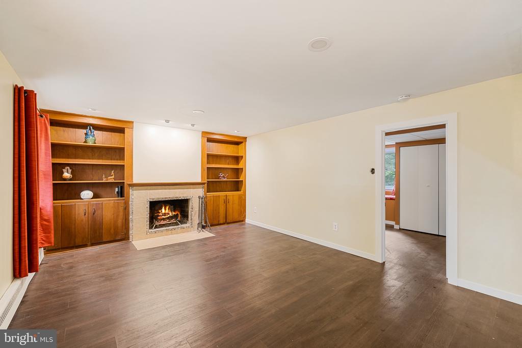1 Serene Ln