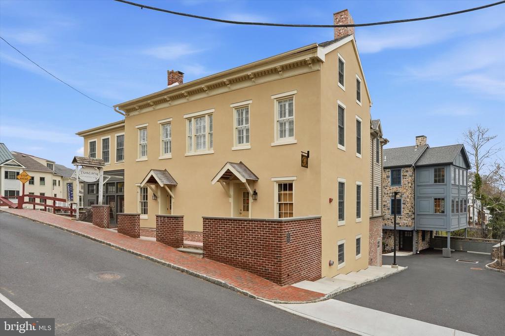 20 W Mechanic St #9