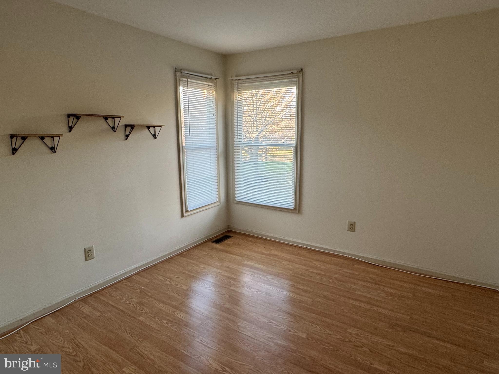 41 WALTON CT