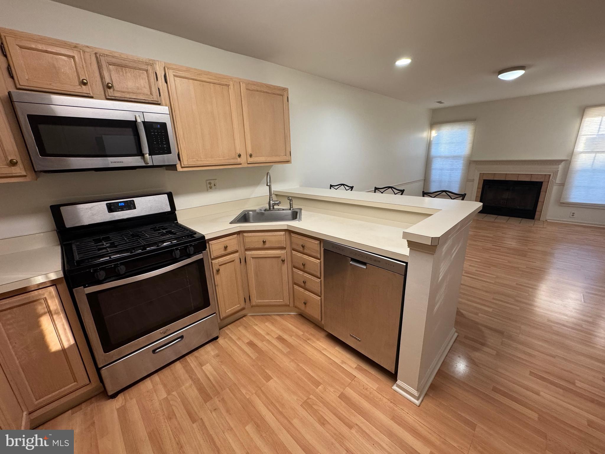 41 WALTON CT