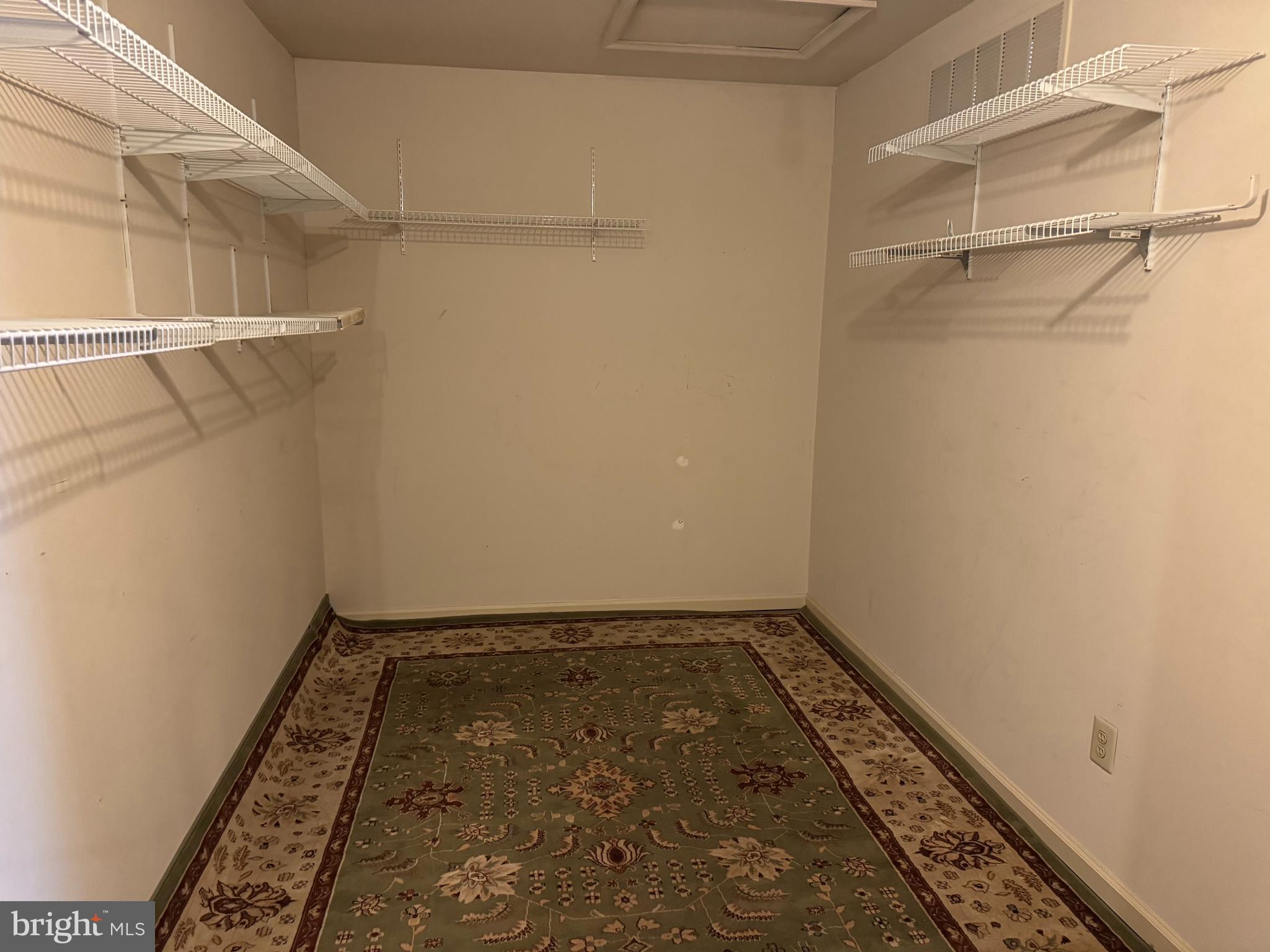 41 WALTON CT