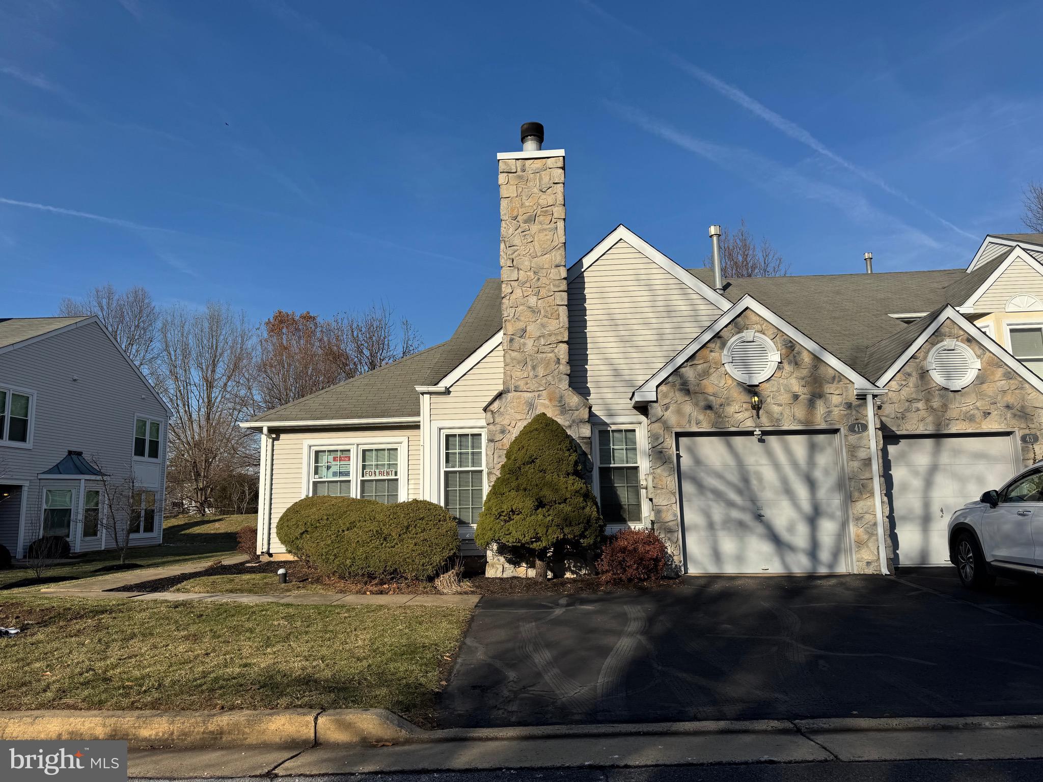 41 WALTON CT
