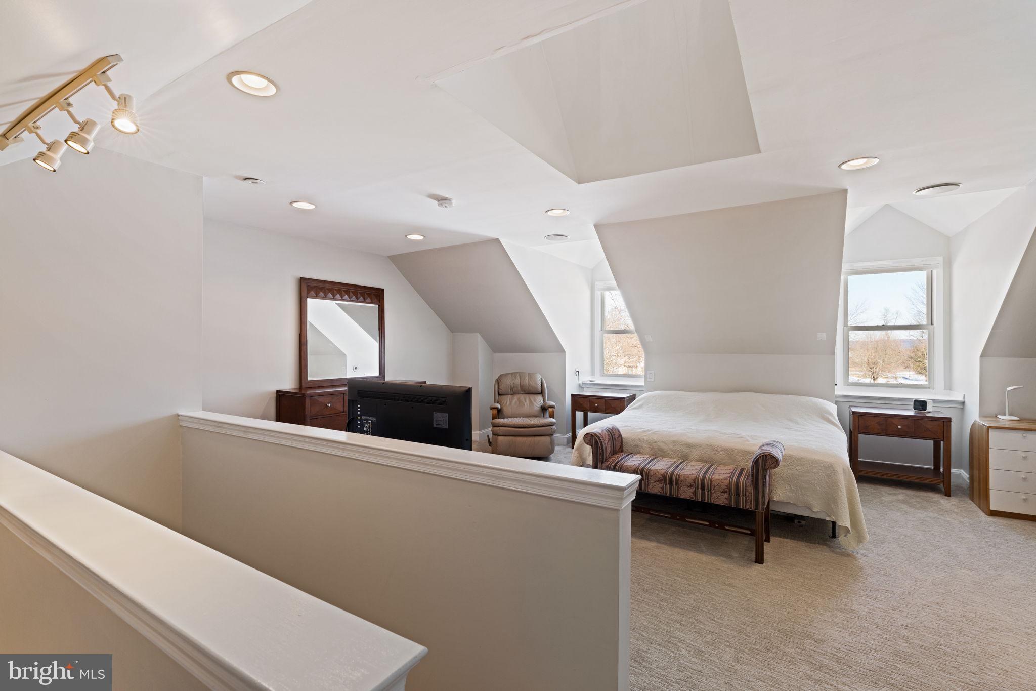 7 Valley View Dr