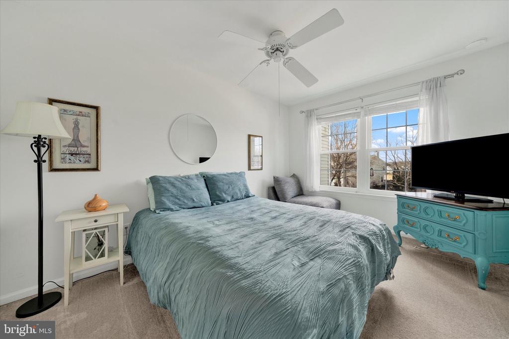 27 PARKVIEW WAY