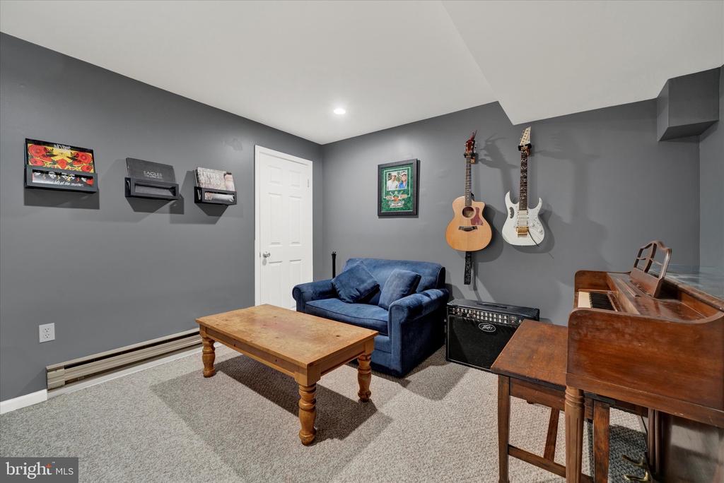 27 PARKVIEW WAY