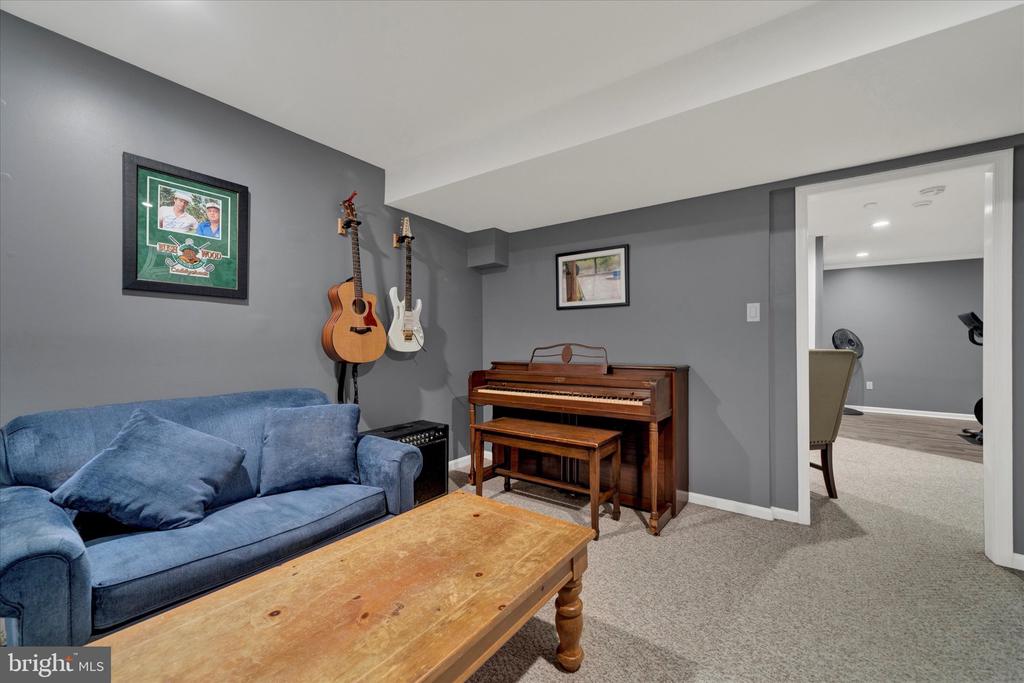 27 PARKVIEW WAY
